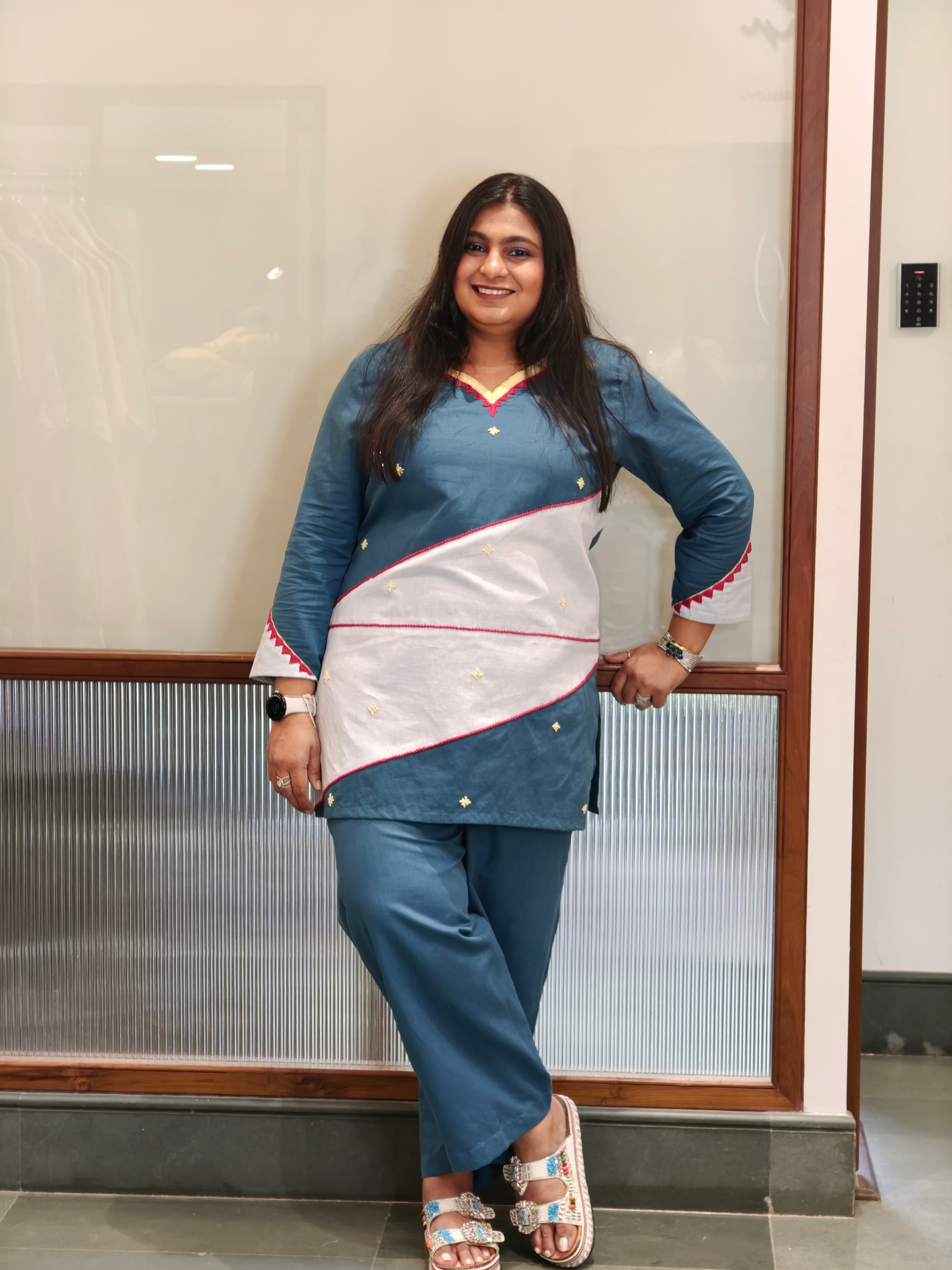 IndiGlow Thread Kurta Set