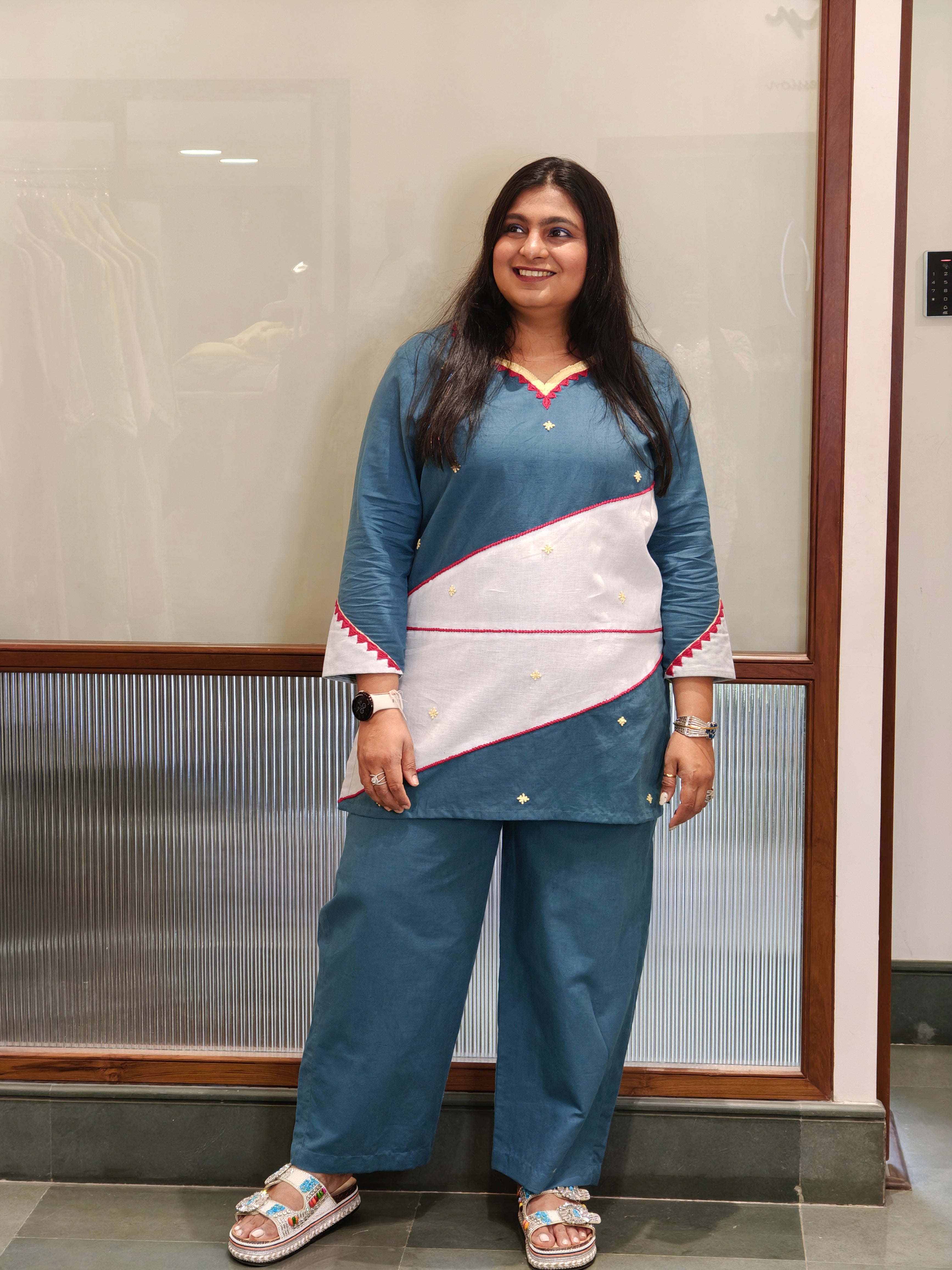 IndiGlow Thread Kurta Set