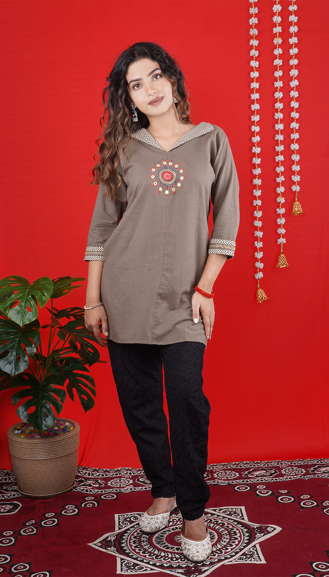 Embroidered Cotton Kurti with Black Pants – Elegant Ethnic Wear