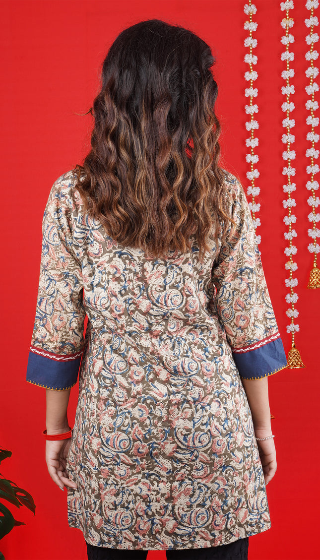 Chic Red Handcrafted Cotton Short Top