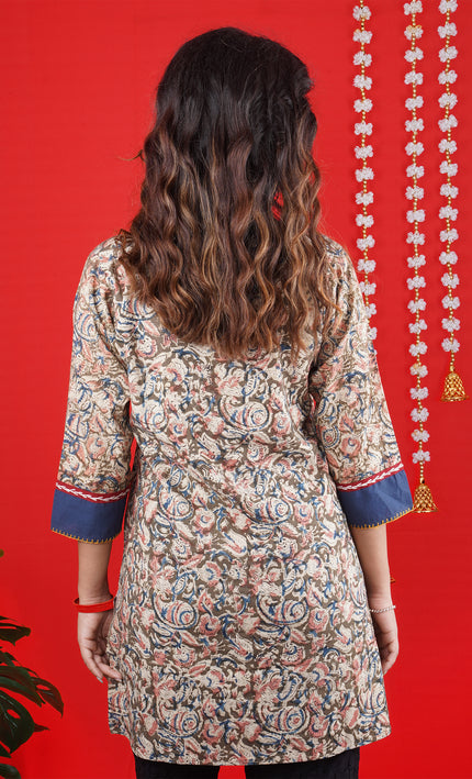 Chic Red Handcrafted Cotton Short Top